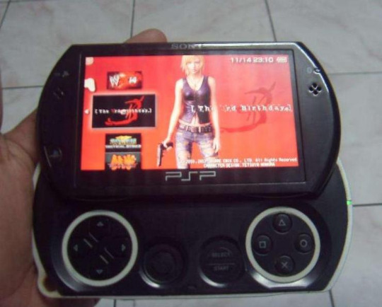 PSP GO 16GB Mmc Loaded with 30Games photo